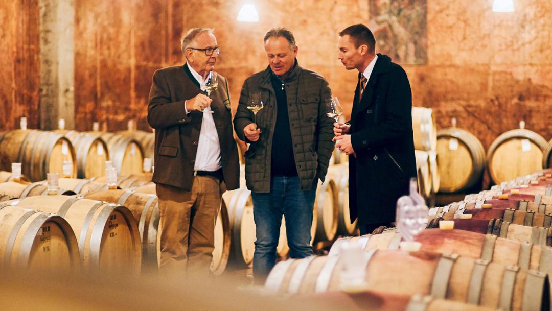Alexander Baron von Essen, Weinimporteur, Manfred Tement, Winzer, Holger Schramm, Sommelier des Christophorus-Restaurants, l-r, 2018, Porsche AG