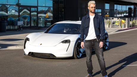  Adam Levine und der Porsche Mission E